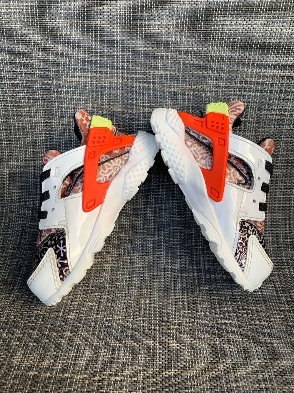 Nike Huarache Run SE "Doodle" sneakers summit white/picante red/black Toddler 7 - Picture 8 of 12